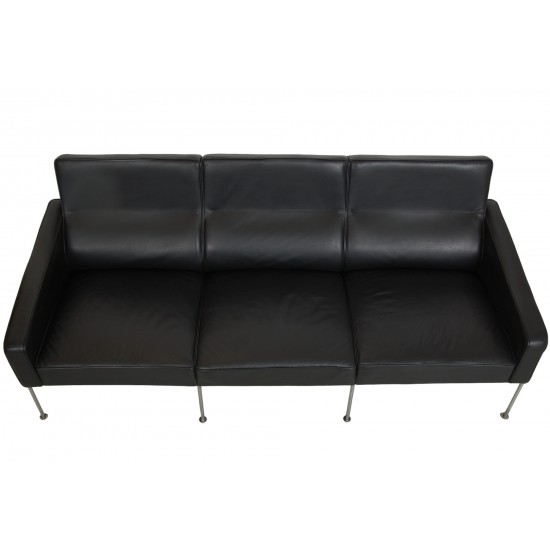 Arne Jacobsen 3.seater 3303 sofa in black leather