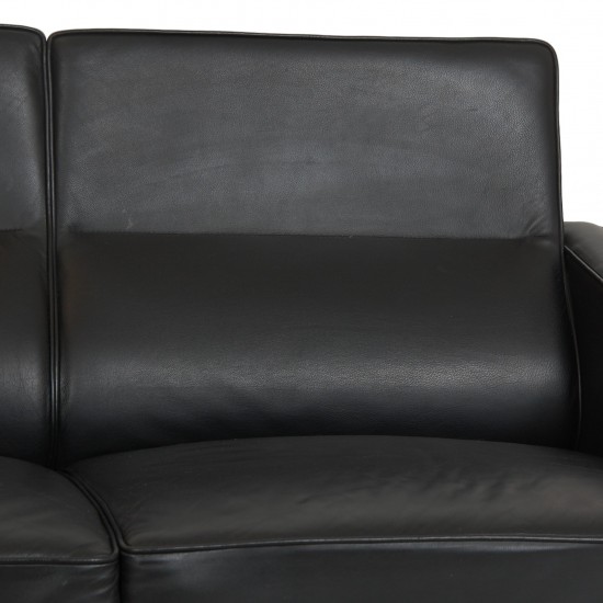 Arne Jacobsen 3-personers 3303 sofa i sort læder