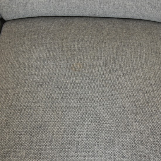 Arne jacobsen 3.seater Airport sofa in grey Hallingdal fabric