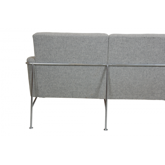 Arne jacobsen 3.seater Airport sofa in grey Hallingdal fabric