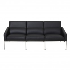 Ombetrækning af Arne Jacobsen 3pers lufthavnssofa i classic læder Ombetrækning af Arne Jacobsen 3pers lufthavnssofa i classic læder