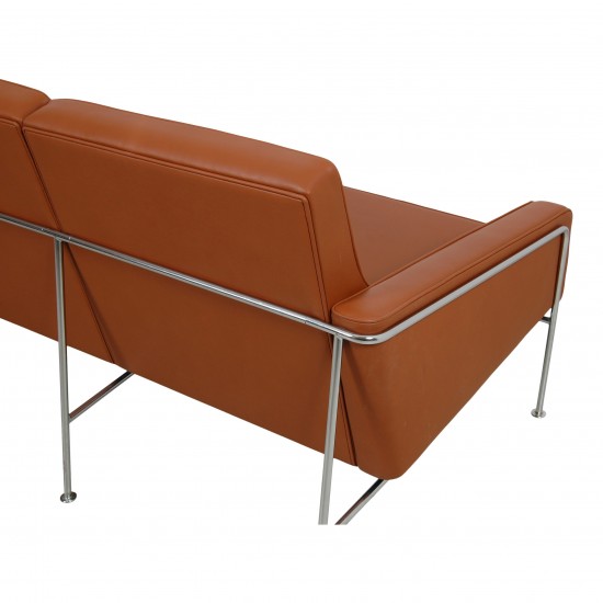 Arne Jacobsen 3 pers 3303 Airport sofa newly upholstered with walnut anilin leather