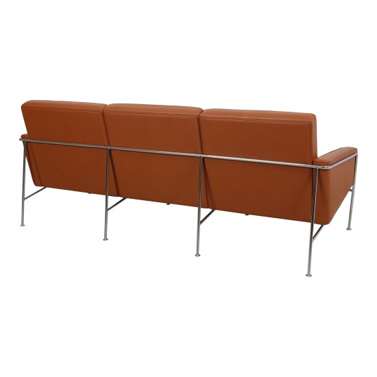 Arne Jacobsen 3 pers 3303 Airport sofa newly upholstered with walnut anilin leather