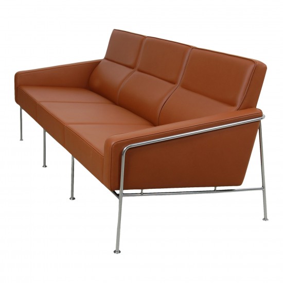 Arne Jacobsen 3 pers 3303 Airport sofa newly upholstered with walnut anilin leather