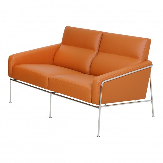 Arne Jacobsen 2pers Airport sofa newly upholstered with cognac bison leather