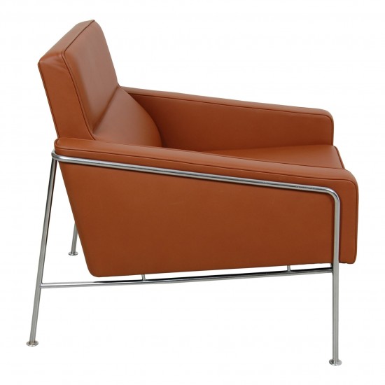 Arne Jacobsen Airport chair with walnut aniline leather