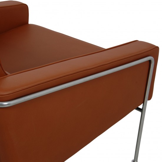 Arne Jacobsen Airport chair with walnut aniline leather