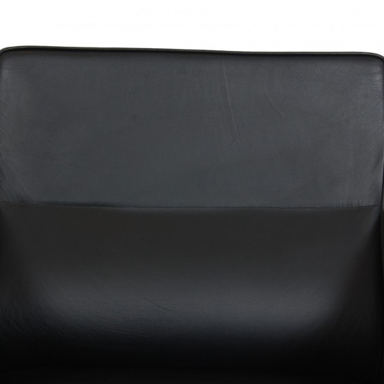 Arne Jacobsen 3301 lænestol i sort læder