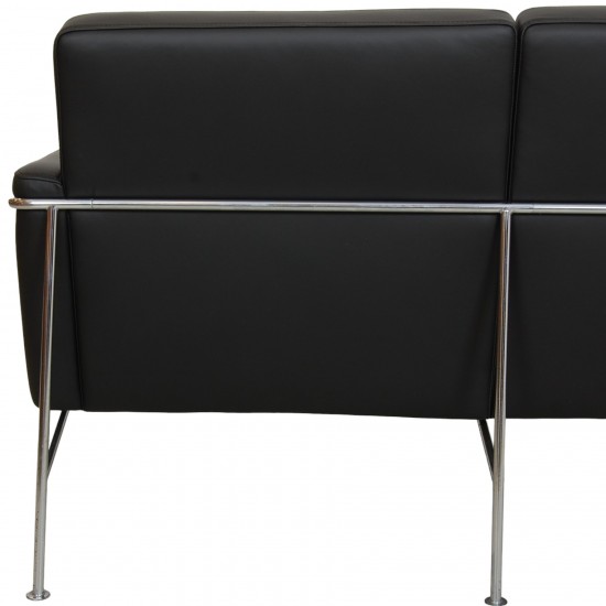 Arne Jacobsen 3302 2.seater airport sofa in black leather