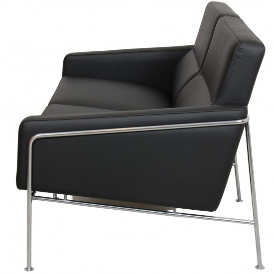 Arne Jacobsen 3302 2.seater airport sofa in black leather