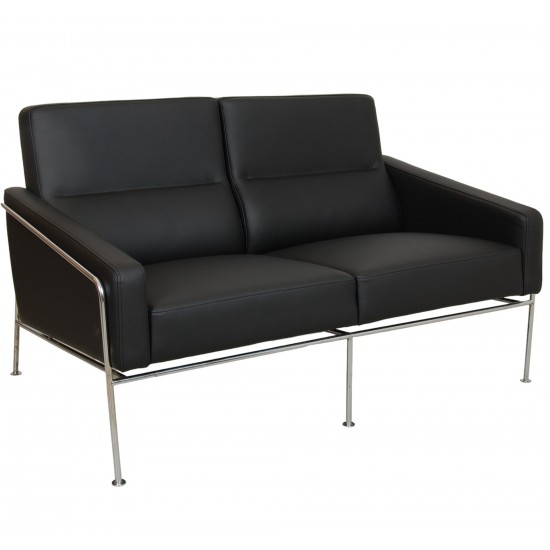 Arne Jacobsen 3302 2.seater airport sofa in black leather