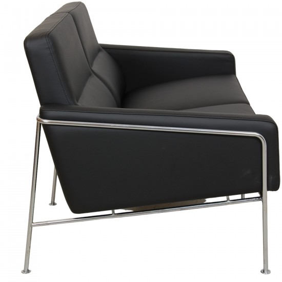 Arne Jacobsen 3302 2.seater airport sofa in black leather