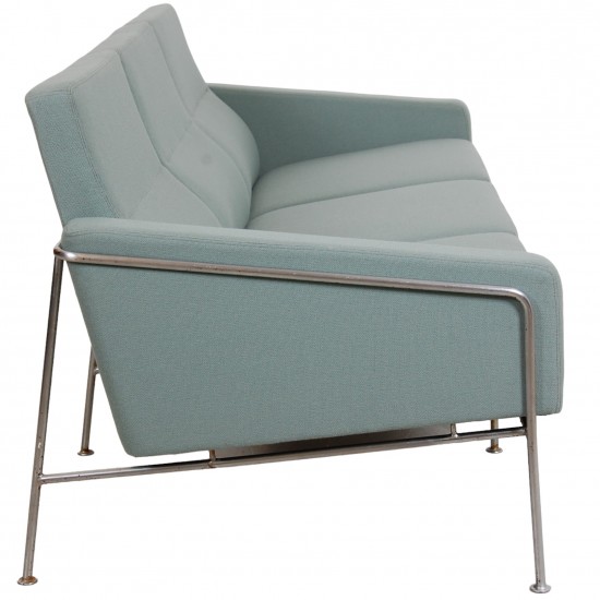 Arne Jacobsen 3303 3.seater sofa in blue fabric