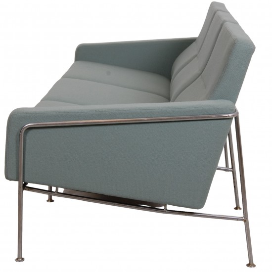 Arne Jacobsen 3303 3.seater sofa in blue fabric