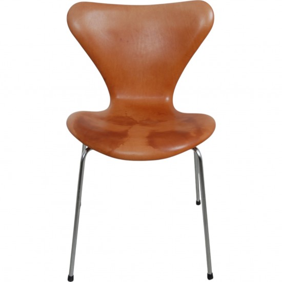 Set of four Arne Jacobsen Seven chairs in patinated cognac leather