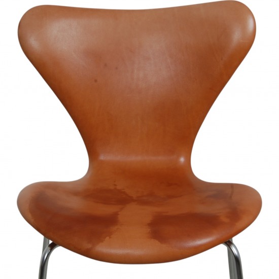 Set of four Arne Jacobsen Seven chairs in patinated cognac leather