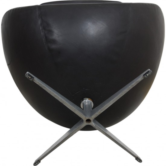 Arne Jacobsen Egg chair in patinated black anilin leather