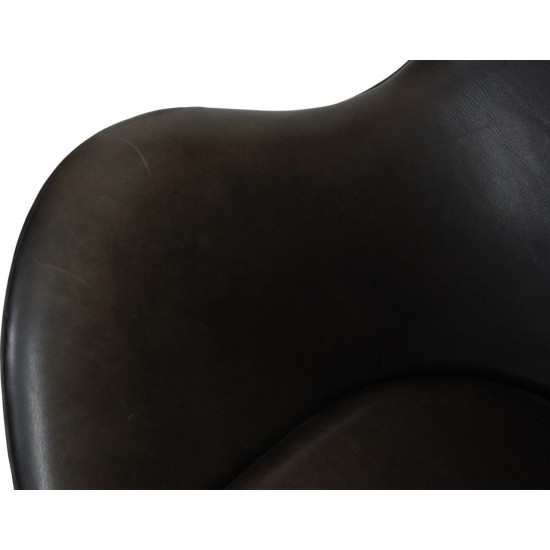 Arne Jacobsen Egg chair in patinated black anilin leather