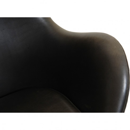 Arne Jacobsen Egg chair in patinated black anilin leather