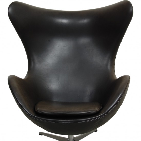 Arne Jacobsen Egg chair in patinated black anilin leather