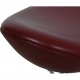 Arne Jacobsen Æggetaburet betrukket med Oxblood Classic læder
