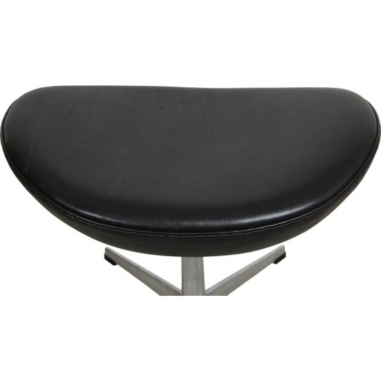 Arne Jacobsen Æggetaburet i patineret sort anilin læder