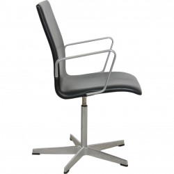 Arne Jacobsen Oxford chair in black Essential leather