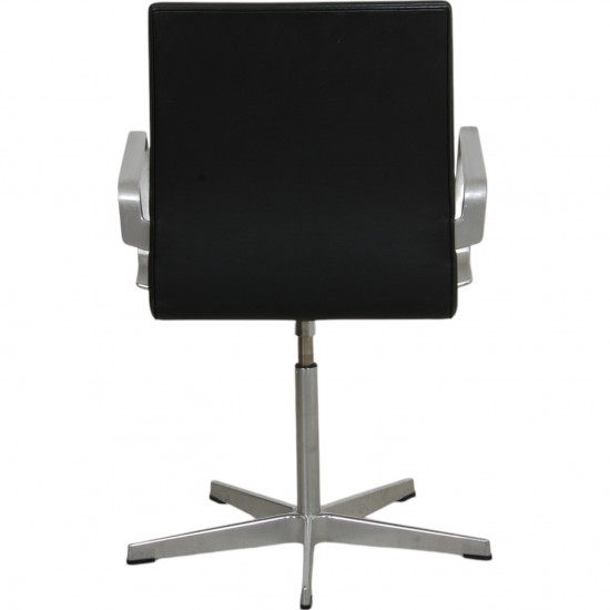 Arne Jacobsen Oxford chair in black Essential leather