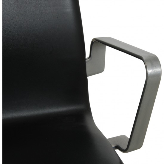 Arne Jacobsen Oxford chair in black Essential leather