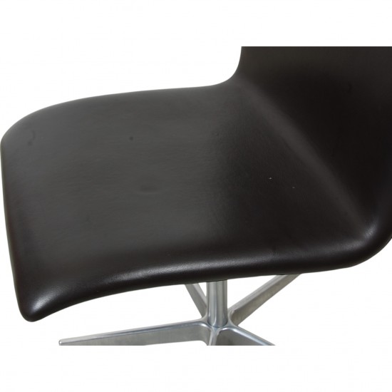 Arne Jacobsen Set of 6 Oxford chairs in dark brown leather