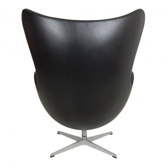 Arne Jacobsen Egg newly upholstered with cognac classic leather 