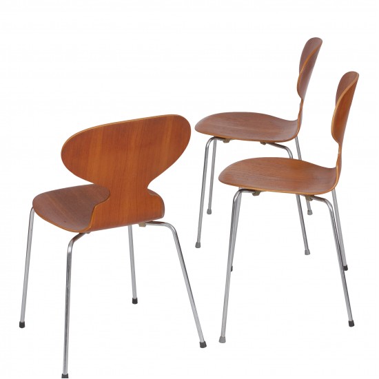 Arne Jacobsen 3 ant chairs of patinated teak wood