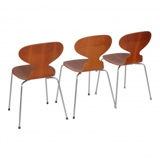 Arne Jacobsen 3 ant chairs of patinated teak wood
