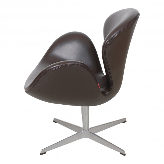 Arne Jacobsen Svane stol i brunt patineret læder