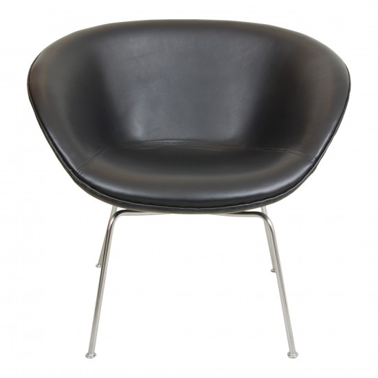 Arne Jacobsen Pot chair with black leather