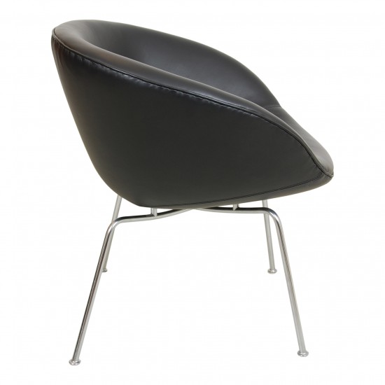 Arne Jacobsen Pot chair with black leather