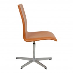 Arne Jacobsen Oxford stol nybetrukket i cognac classic læder Arne Jacobsen Oxford stol nybetrukket i cognac classic læder