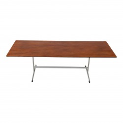 Arne Jacobsen Rectangular coffee table of lacquered rosewood 55x151 cm Arne Jacobsen Rectangular coffee table of lacquered rosewood 55x151 cm