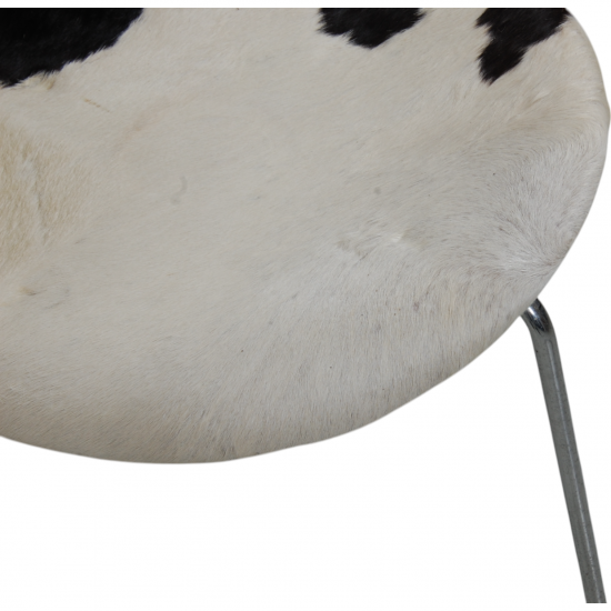Sæt med seks Arne Jacobsen Syver stole i ko skind