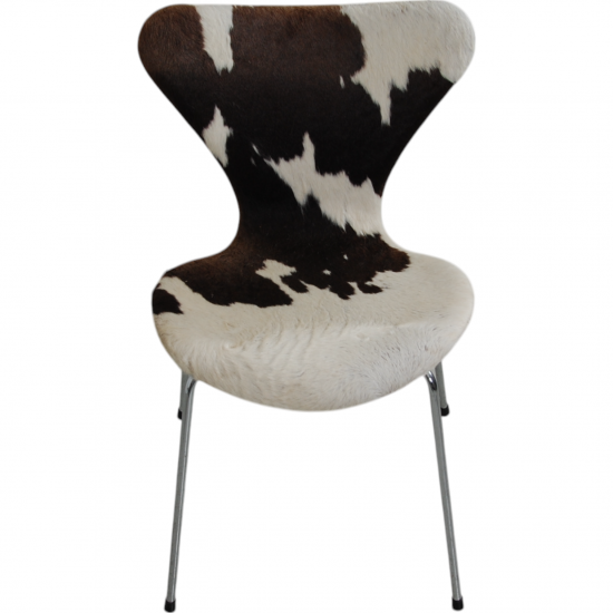 Sæt med seks Arne Jacobsen Syver stole i ko skind