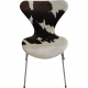 Sæt med seks Arne Jacobsen Syver stole i ko skind