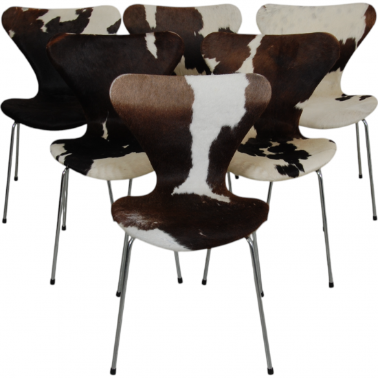 Sæt med seks Arne Jacobsen Syver stole i ko skind