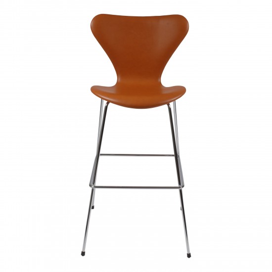 Arne Jacobsen syver barstol 3197/3187 nypolstret i cognac classic læder
