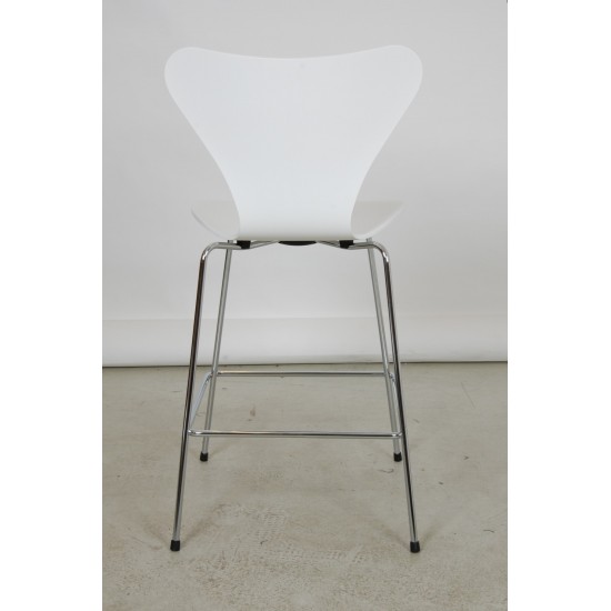 Arne Jacobsen Barstool 3187 white colored veneer