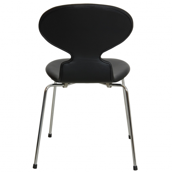 Set Arne Jacobsen Ant chair upholstered in black classic leather (6)