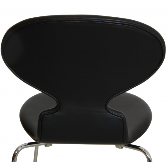 Sæt Arne Jacobsen Myre stole nybetrukket i sort classic læder (6)
