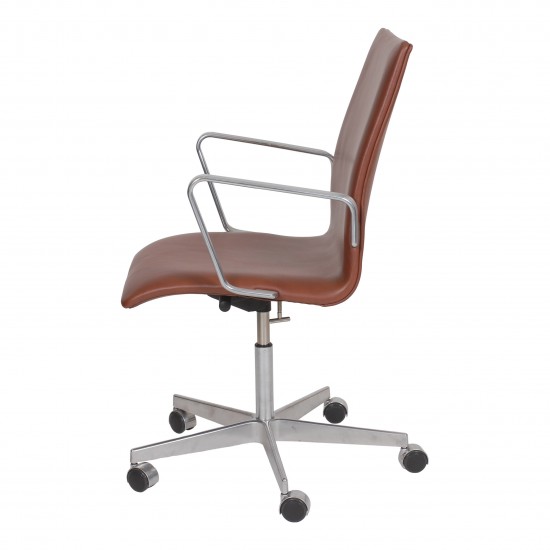 Arne Jacobsen Oxford office chair with mokka classic leather