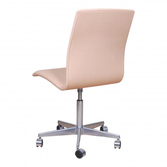 Arne Jacobsen Oxford office chair newly upholstered with natural leather