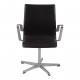 Arne Jacobsen oxford stol med armlæn, nypolstret i sort anilin læder