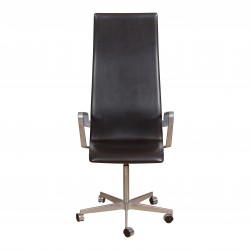 Arne Jacobsen høj Oxford kontorstol i mørkebrunt læder